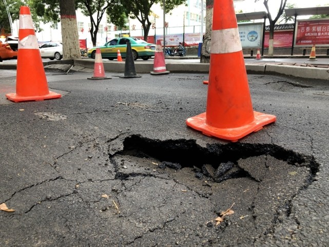 青島浮山巷附近路面出現塌陷、青島浮山巷附近路面出現塌陷事故